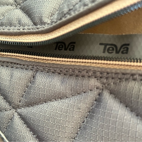 Teva  Gray ReEmber Mid Boot  Men’s 14 - Picture 6 of 9